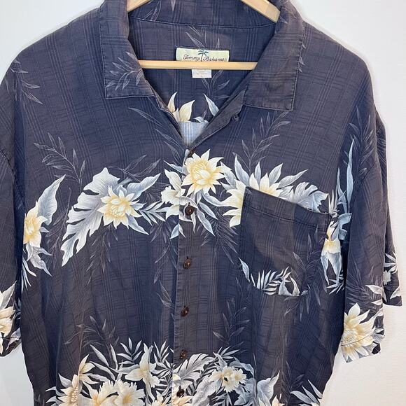 Tommy Bahama Men's Floral 100% Silk Button Down Size Large Resort Wear Dark Grey - Picture 3 of 5